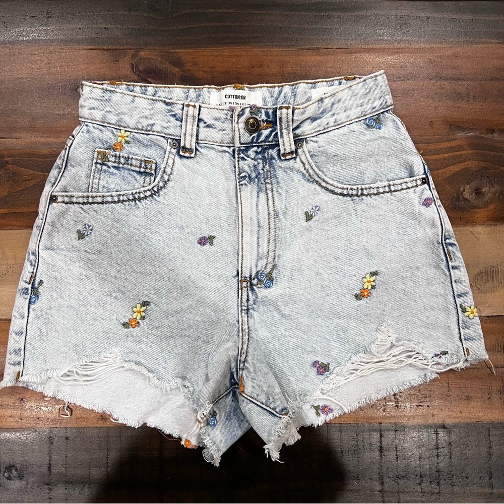 Cotton on high rise mom Jean shorts size 2 floral flowers